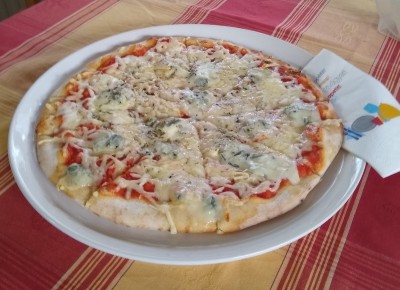pizza quattro formaggi